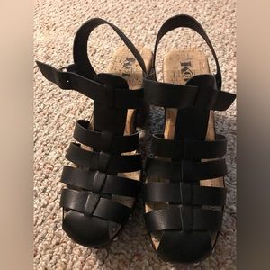 KORKS designer closed toe black Sandals, like new